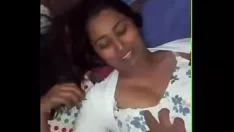 Oynat Ekonomi ile sıcak evli kadın
