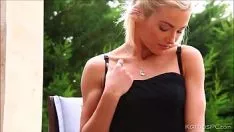 تشغيل Zazie skymm hot kitty-cat thumb fucworld-beater