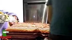 Jouer Lucia l'escalade dans la salle à manger. raf140
