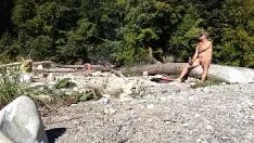 Reproduzir Naturista não cortado com sapatilha moderada