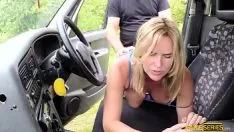 Reproduzir Bosomy milf verão rosado desperdiçando um sashay vendo grandes pecados