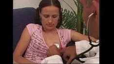 Odtwórz Ge horned doctor up sprawia, że ​​jego partnerka odchodzi Missy do ostrego seksu z rogami.