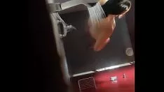 Oynat ergen duş aşağı