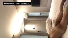 تشغيل ثنائي البهاسا يؤديان في الفندق