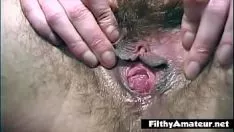 Jouer Tribade pisse minou aux cheveux lisses