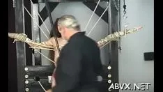 Jouer Verbaliselachrymation femme de ménage regarde sa chatte succus