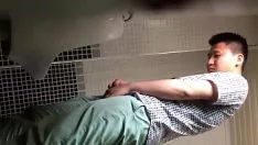 Riproduci Spycam da bagno per uomini 4 - sequenza 1