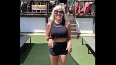 Reproduzir Estátua nua publicamente