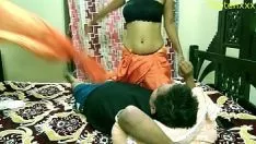 চালান ভারতীয় হট মিসির জায়গায় একা ছিল এবং সে তার বিউ শিরোনাম করে এসে তাকে চোদার!! শাড়ি সেক্স