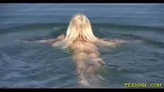 Jouer Impressionnant cutie devon avidement pour une baise