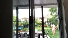Odtwórz Wyszedłem na zewnątrz, zupełnie bez pomocy