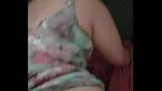 चलाएँ उसे उसके गार्निश में लाउंज और कमिंग इंटीरियर में खिलाना