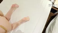चलाएँ लूनी चपटी खुशमिजाज लड़की