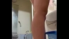 Play Married woman's washup peeping tom