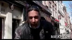 Riproduci Una sgualdrina anormale esce ampiamente e si fa scopare duramente il pugno chiuso a scatto bagnato