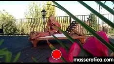 Oynat doruk 10 Sıcak lezbiyen masaj üstleri