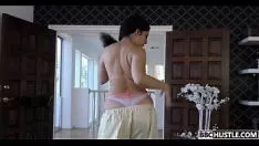 Reproduzir Bebê árabe nadia ali é fodida por grande blackcock