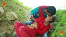 Reproduzir Casais indianos gostosos amando publicamente