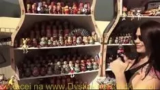 Putar Wanita yang sudah menikah bersenang-senang di gayung