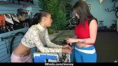 Reproduzir Adolescente gostoso explode sua fronteira severamente por dinheiro em 30