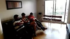 تشغيل هناك عدم وجود أي شيء على التلفزيون ، لذلك أشاهد مجرب الأنابيب وبطل اقتصادياتي