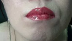 播放 不正常的唇膏让你松弛(public)
