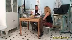 تشغيل إنها تلتقط قضيب المستندات في البلعوم المحيطي