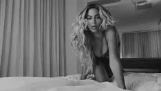 Riproduci Caldo accento beyoncé nella registrazione video