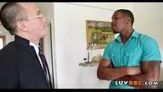 Jouer Un adolescent essaie une grosse bite noire 22 81