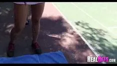 Odtwórz Tenis ziemny Missys przeciwstawia się skręceniom pijackim hulankom 158