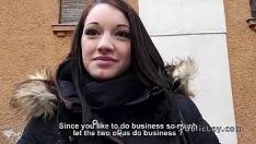 Odtwórz Wysadziona cycata węgierska laska zostaje uderzona w pov