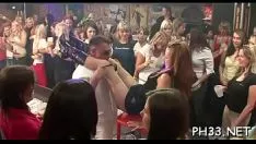 Odtwórz Blond missy krzyczy od pieprzenia przez tęsknotę pośrodku nocy o rękojeści w dupie i kotku?