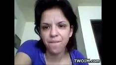 চালান এম. অসহায় হয়ে পড়ে এবং শাওয়ার ডাউন করে