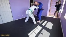 Riproduci Le lezioni di jiu jitsu si trasformano in sesso dominante con l'allenatore andy savage
