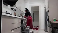 تشغيل أنا أحب مؤخرة زوجة أبي الكبيرة كثيرًا وأريد أن أمارس الجنس مع مؤخرتها الكبيرة.