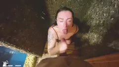 Putar Sesi Mandi Sensual: Gadis Seksi Memberikan Blowjob Intens ke Ayam Monster