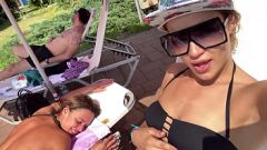 Redare Întâlnire cu lesbian Aquapark: Cherry Kiss și Alyssa Reece fac sex public