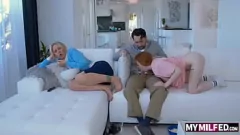 Riproduci La piccola adolescente bionda Madi Collins brama la sborra in un incontro hardcore