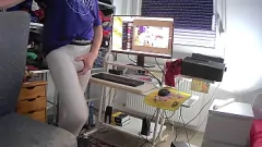 Oynat Alman Amatör Tıraşlı Kafa ve Büyük Dick ile dalga geçiyor