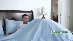 Reproduzir Latina Step Sister Surprises com um boquete fumegante