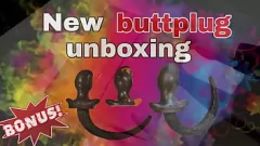 Jouer Énorme formation des bouchons de Miss Raven: Buttplug Unboxing & Ass Stending pour FLR Bondage BDSM