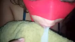 Odtwórz Hot Colombian Milf jest do bani i połyka koguta