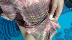 Jouer Hot Indian Bhabi Desi Chut Chudai: Expérience du sexe indien tentant avec une jeune fille dans le village