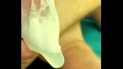 تشغيل أحمال كبيرة ديك precum في الواقي الذكري بواسطة Fleshlightman1000