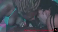 Reproduzir Festa de amigos hardcore com benefícios: estrelas pornôs loiras latinas e negras