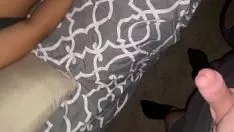 播放 分开 1. 儿子走进他未准备好的妈妈板，猛拉、抚摸并操她。