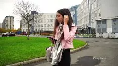 Играть Он подразнил мисси, и она профессионально разбежалась с неизвестным